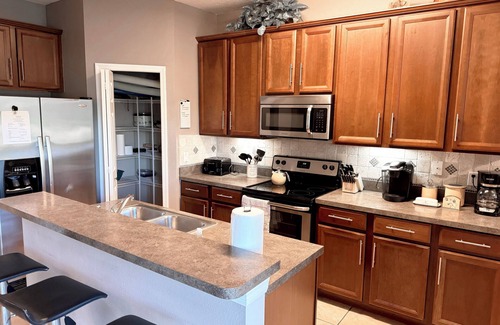West Kissimmee House | Oakwater Resort - 3 bedroom/2.5 bath Townhouse. Minutes to Disney!