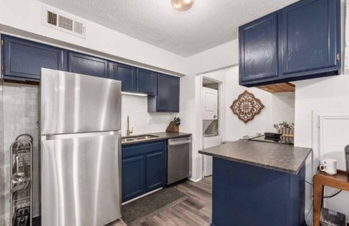 College Station House | Oakwell Townhome - King Bed Suite minutes from Texas A&M