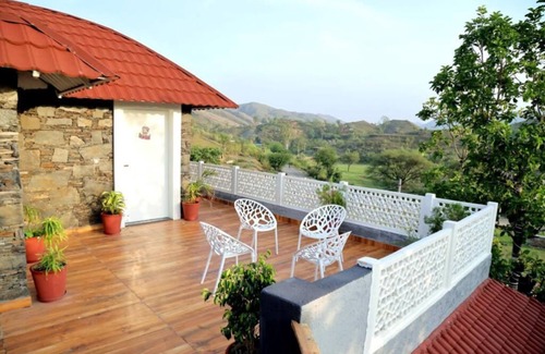 Udaipur District Villa | Oakwood by Ebony Stays – 2BHK Getaway in Udaipur with Pool & Lounge Area
