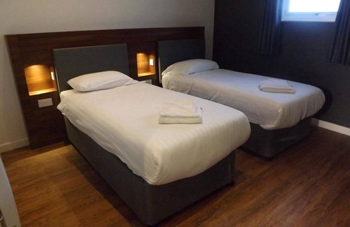 Chorlton-by-Backford Hotel | Oakwood Farm Mews