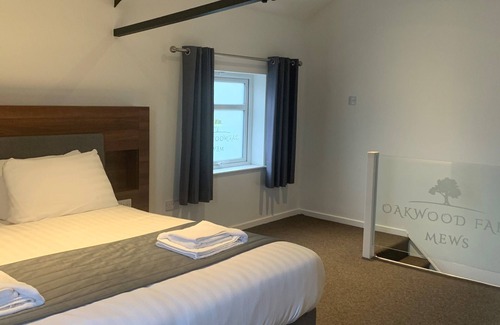 Chorlton-by-Backford Hotel | Oakwood Farm Mews