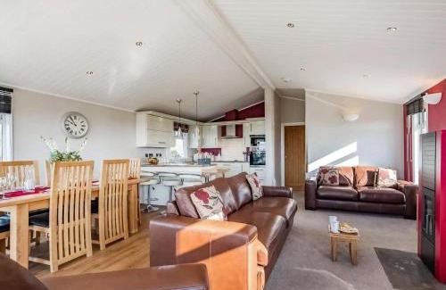 Lochwinnoch House | Oakwood Lodge