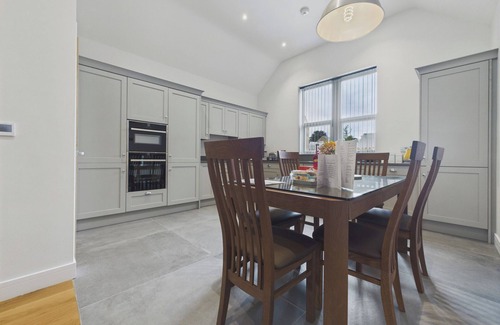 Tansley Cottage | OAKWOOD LODGE, pet friendly, character holiday cottage in Tansley