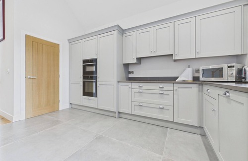 Tansley Cottage | OAKWOOD LODGE, pet friendly, character holiday cottage in Tansley