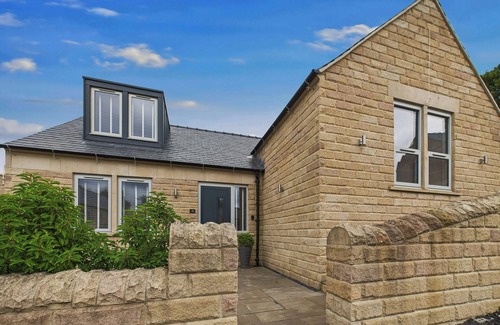 Tansley Cottage | OAKWOOD LODGE, pet friendly, character holiday cottage in Tansley