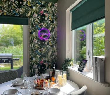 Selby Apartment | Oakwood Lodges with Hot tubs York