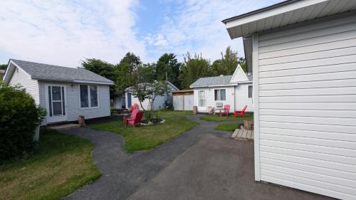 Gravenhurst Hotel | Oakwood Motel