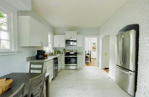 Mount Berry House | Oakwood Retreat:Charming Historic Home sleeps 8