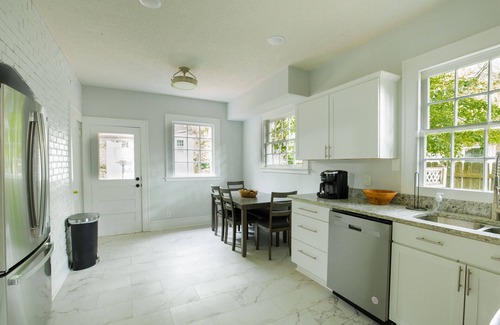 Mount Berry House | Oakwood Retreat:Charming Historic Home sleeps 8