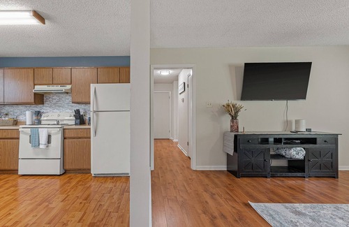Jonesboro House | Oaky Hideaway - 3Bd 1.5Ba, Highspeed WiFi, Fenced yard, Southside complex close!