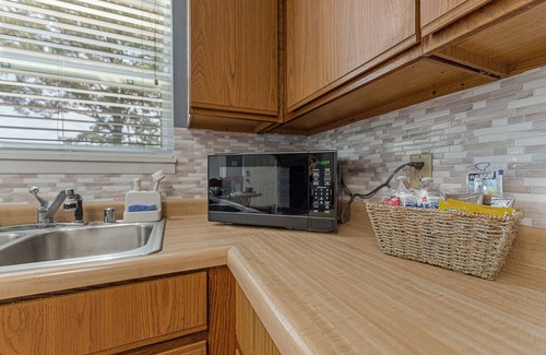 Jonesboro House | Oaky Hideaway - 3Bd 1.5Ba, Highspeed WiFi, Fenced yard, Southside complex close!