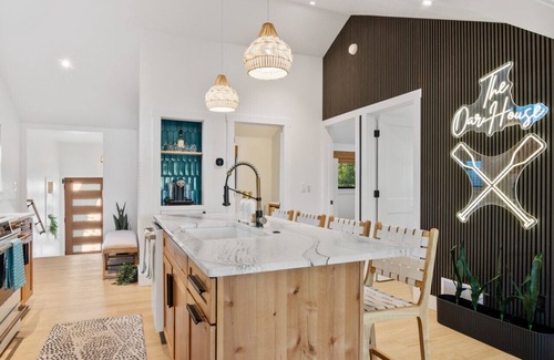 Beulah House | Oar House- Hot Tub, 12 Minutes to Crystal Mountain