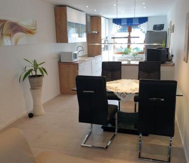 Lohmar House | Oase der Ruhe: Haus mit Garten