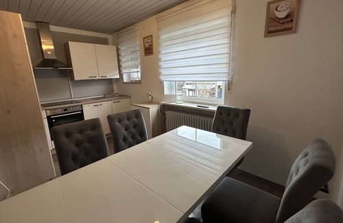 Untermeitingen Apartment | Oase mit Parkplatz, Kaffeeautomat, Balkon und Küche
