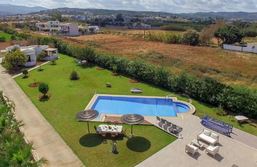 Tavronitis Villa | Oasea