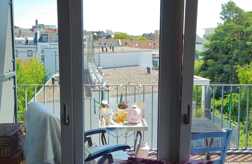 Bornheim Condo | Oasi d'Arte: Quiet, charming artist home with character in a luxury complex