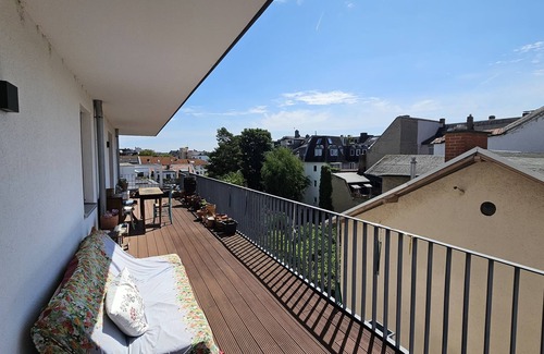 Bornheim Condo | Oasi d'Arte: Quiet, charming artist home with character in a luxury complex