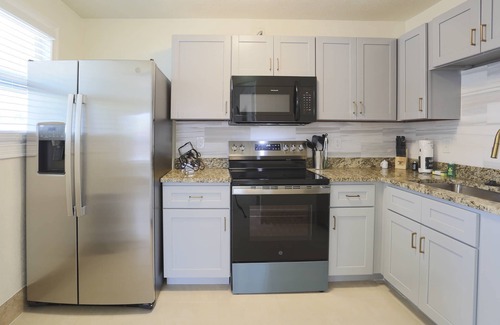 Treasure Island Condo | “Oasis” 1BR Retreat w/Private Patio, Steps to Beach, Walk to John’s Pass, King Bed, Full Kitchen
