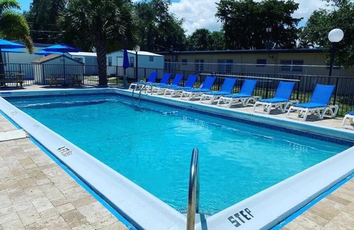 Royal Poinciana Apartment | Oasis At Hollywood Unit 6- Sleep 2