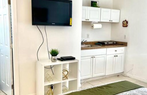 Royal Poinciana Apartment | Oasis At Hollywood Unit 6- Sleep 2