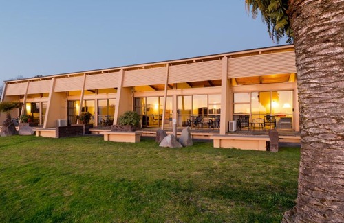 Waipahihi Hotel | Oasis Beach Motel