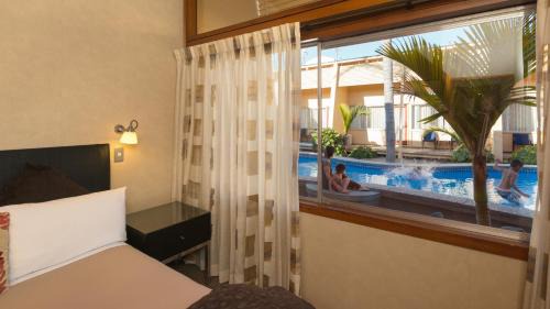 Waipahihi Hotel | Oasis Beach Motel