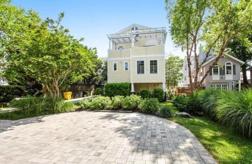 Annapolis House | Oasis by the Bay - Waterfront Heated Pool Hot Tub