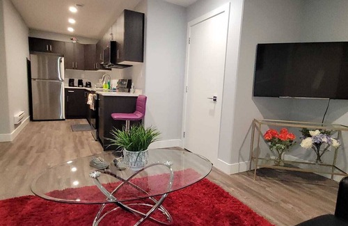 Saskatoon House | OASIS COZY SUITE