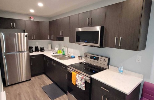 Saskatoon House | OASIS COZY SUITE