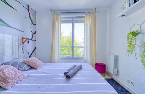 Les Aunettes Apartment | Oasis d'Exception avec Terrasse Privée & Piscine !