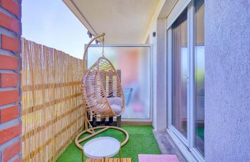 Les Aunettes Apartment | Oasis d'Exception avec Terrasse Privée & Piscine !
