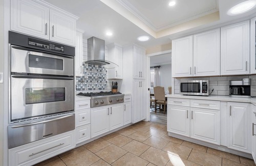 Northridge House | Oasis Home-Gated Big Beautiful Stunning home-Heated Pool 😃 New Furniture