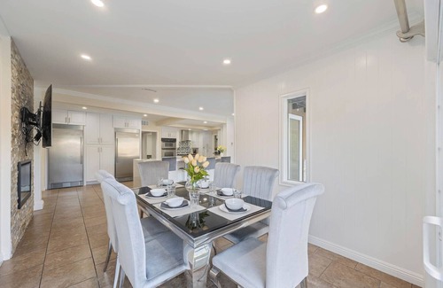 Northridge House | Oasis Home-Gated Big Beautiful Stunning home-Heated Pool 😃 New Furniture