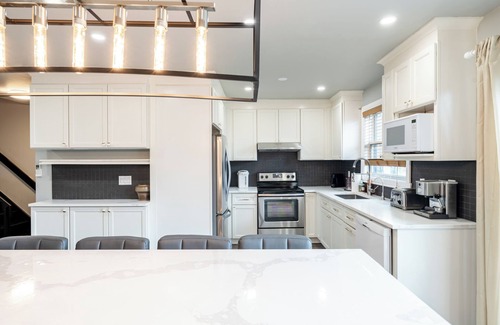 Angrignon House | Oasis in Angrignon DT MTL - 4 Parking - near Metro