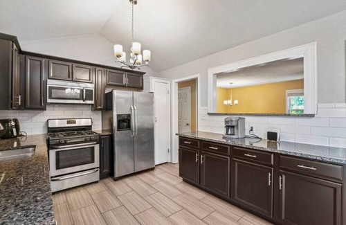 Lenexa House | Oasis in Overland Park: Your Perfect Retreat!