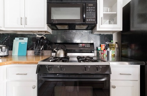 Morningside-Lenox Park House | Oasis in the City. Morningside/VaHi. Great in town location.
