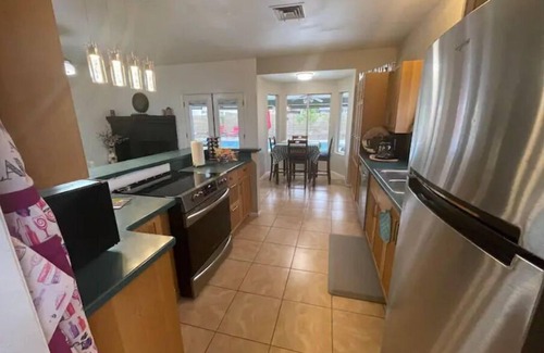Alta Mesa Community Association House | Oasis in the Desert with 30,000 Gallon Heated Diving Pool & Hot Tub No Heat Fees