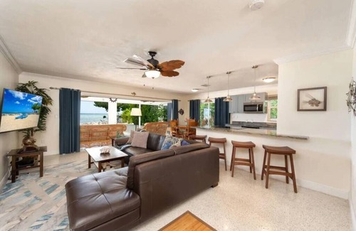 Marathon House | Oasis in The Keys-Kayaks-Paddle Boards-Cabana Club