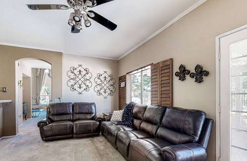 Lake Elsinore House | Oasis in Tuscany Hills | House in Lake Elsinore with a private pool & a hot tub