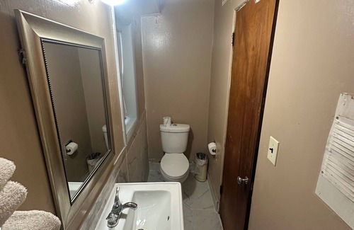 Paris Hotel | Oasis Inn Kenosha