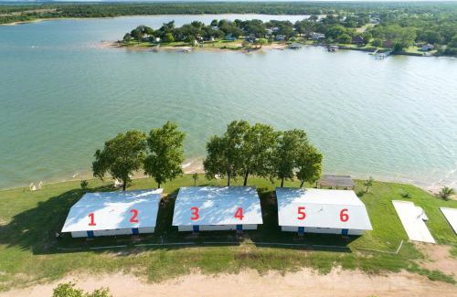 Tow Hotel | Oasis Lake Buchanan
