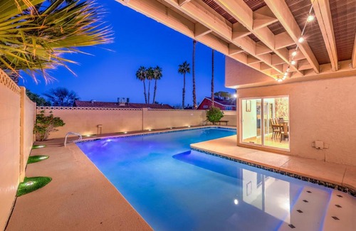 Paradise House | Oasis Near STRIP Pool Jacuzzi Deck Poker Room