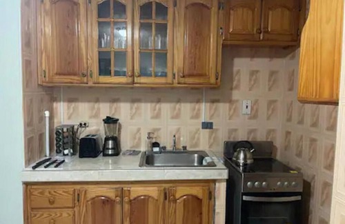 Constant Spring Apartment | Oasis@Oaklands: Centrally Located Kingston 1bed Apt