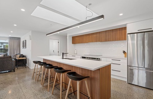 Kinloch House | Oasis on Okaia - Kinloch *Heated Pool*