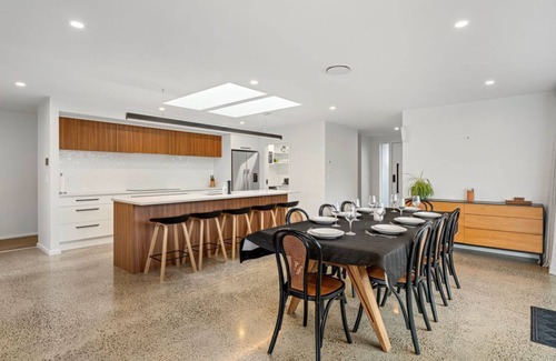 Kinloch House | Oasis on Okaia - Kinloch *Heated Pool*