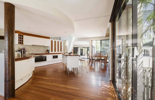 Vincentia House | Oasis on the beach Su