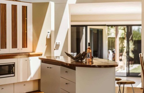 Vincentia House | Oasis on the beach Su