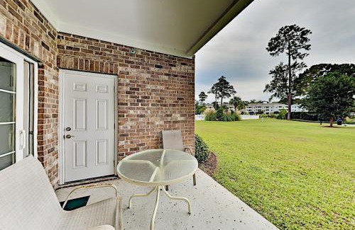 Central Myrtle Beach Apartment | Oasis on the Greens