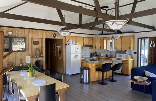 Roseneath Cottage | Oasis on the Lake 5 Bedroom cottage