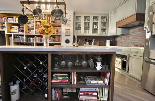El Dorado Condo | Oasis on the lake for book lovers